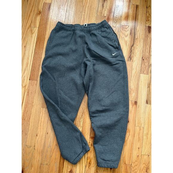 Mens Nike Solo Swoosh Sweatpants Darkl Grey Size Medium - Picture 1 of 3